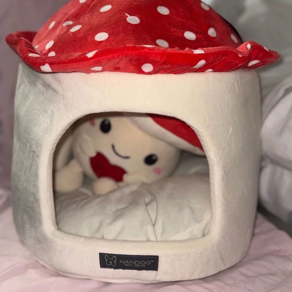 Cozy Red and White Pet Hideaway